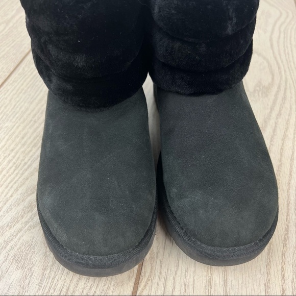 UGG Women's Fluff Mini Quilted Boots US6/EUR37 Black w/ White Logo Heel $160 - Picture 3 of 10